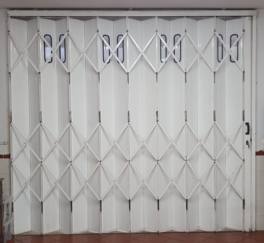 Portão fole branco