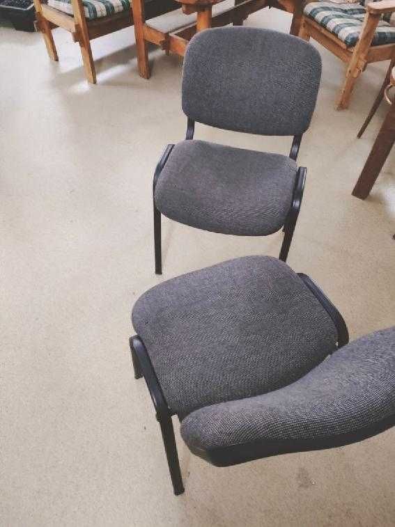 krzesła biurowe w dobrym stanie