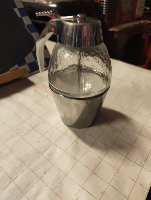 Stary dozownik do miodu vintage.