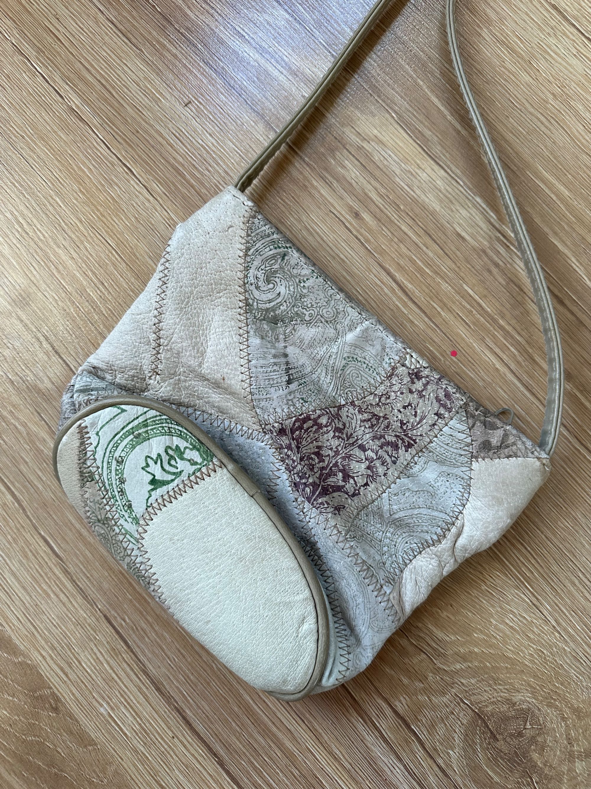 Mała torebka na długim pasku Vintage