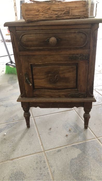 Mesa cabeceira para restauro