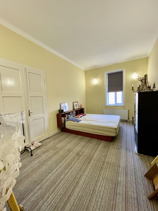 Продам 5 кімнатну квартиру в центрі