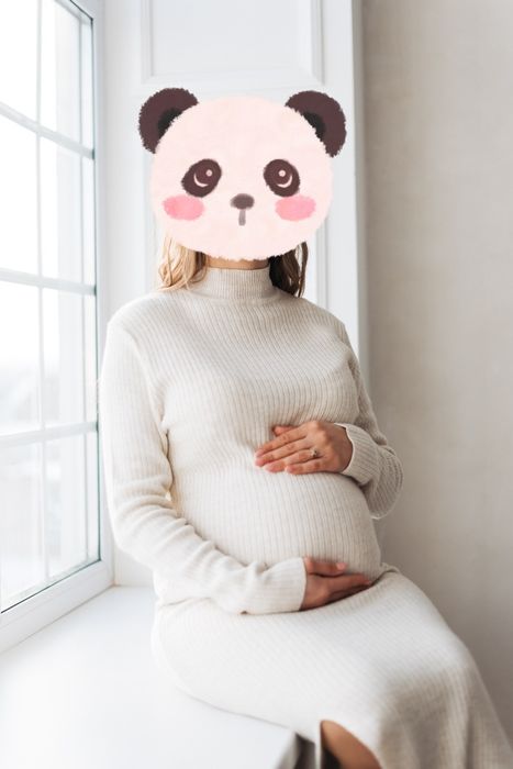 Молочна в’язана сукня міді — тепла, стильна, ідеальна для фотосесій