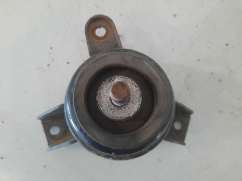 HYUNDAI IX20 PODUSZKA/ ŁAPA SILNIKA PRAWA 218151P000 G4FA