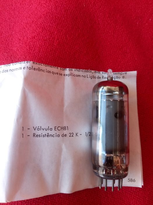 Válvula de rádio ech 81