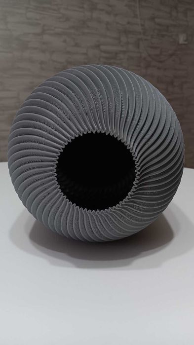 Декоративна ваза.