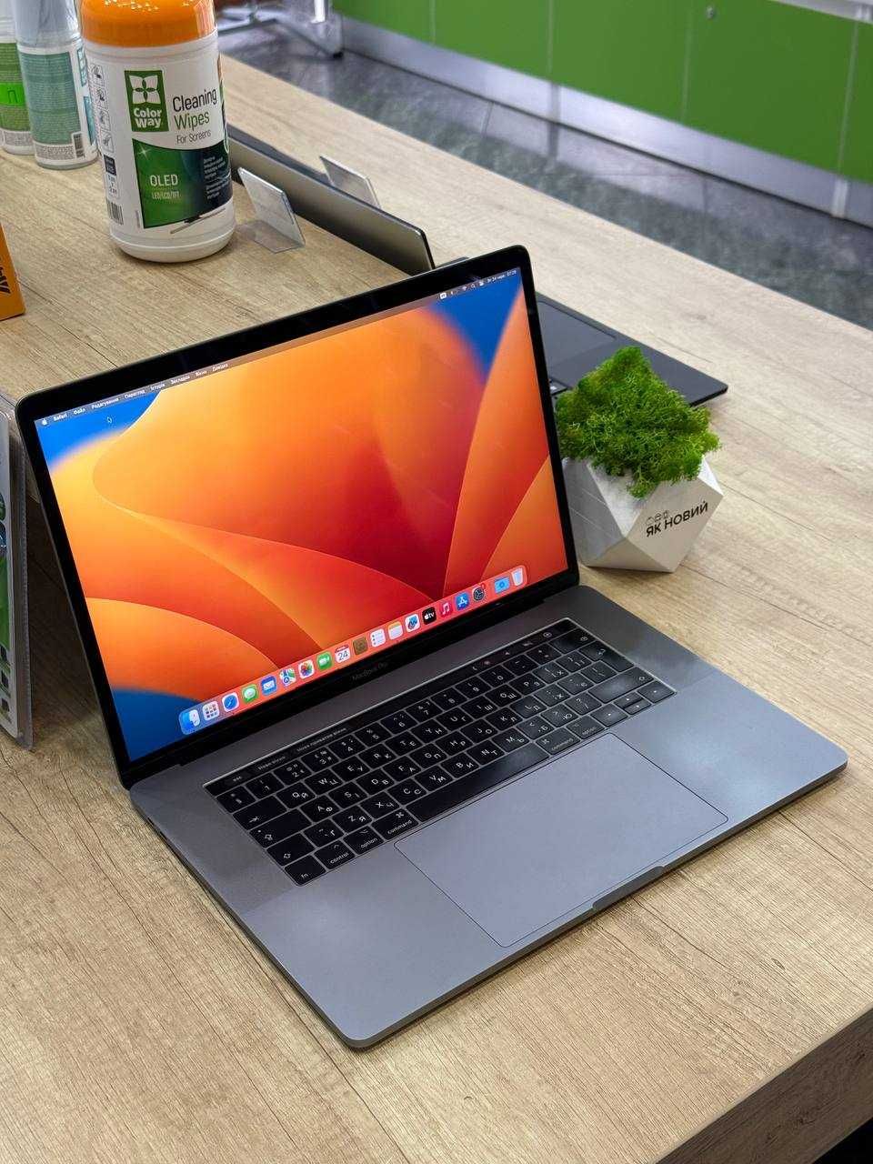 Ноутбук Apple MacBook Pro 15 Space Gray (i7/16/256) 2017