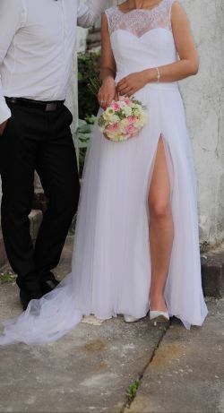 Suknia ślubna z dopinanym trenem