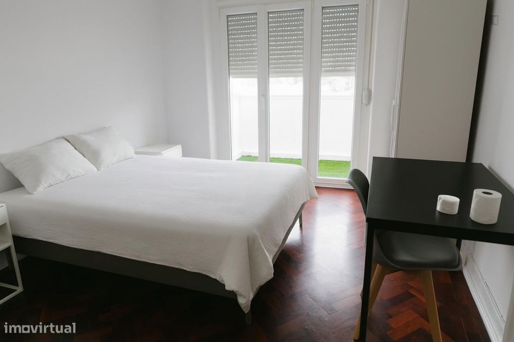 642439 - Quarto com cama de casal, com varanda...
