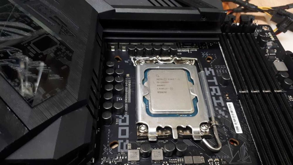 Материнська плата Asus Rog Strix Z790-H Gaming WiFi