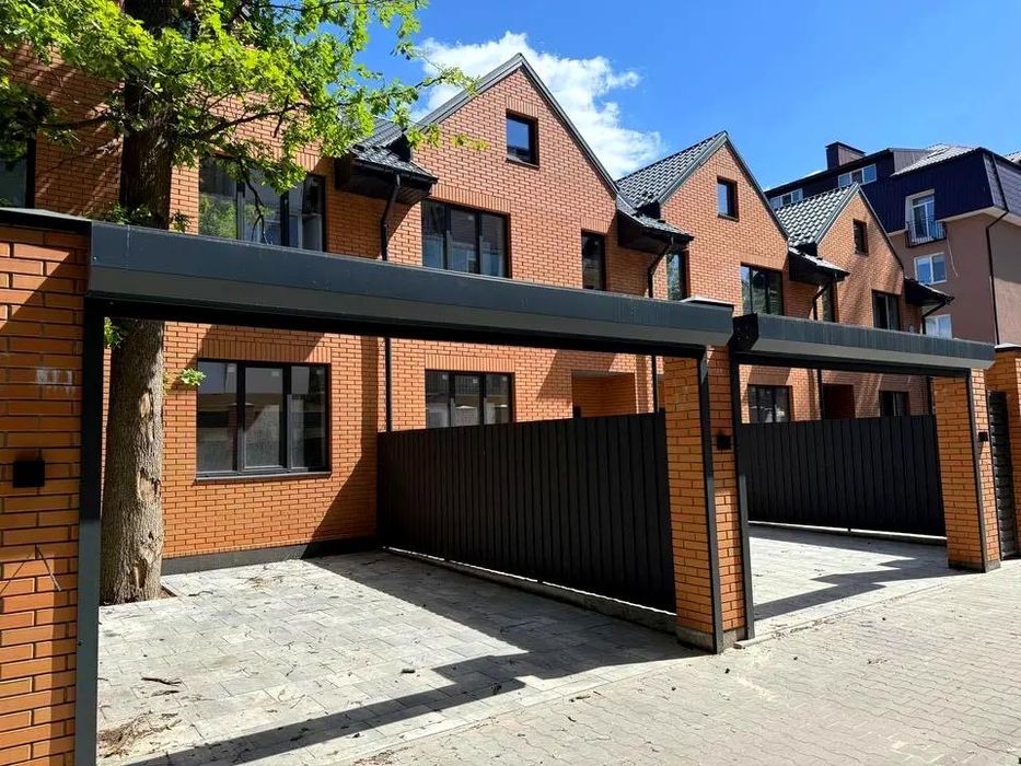 Таунхаус з окремим двориком! Центр Ірпеня! 85000$