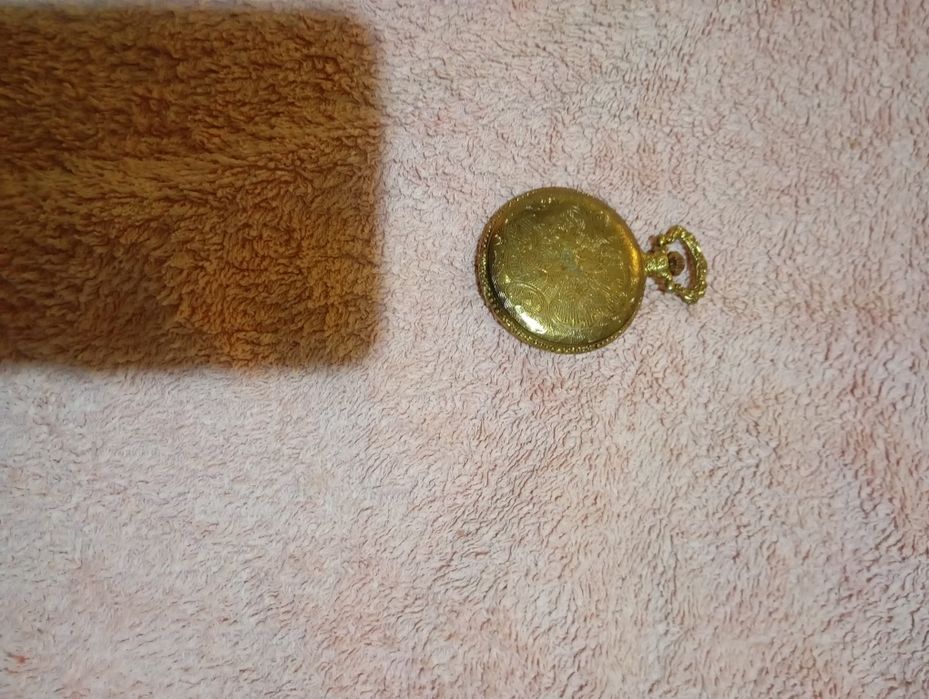 Vendo este relógio muito bonito bom estado