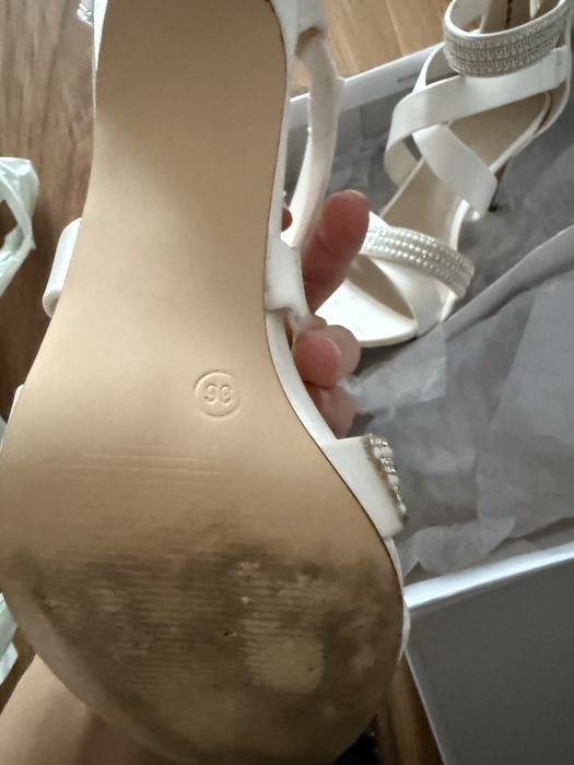 Sandały na obcasie białe rozmiar 36 .