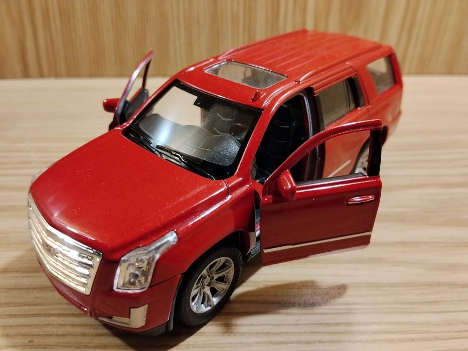 Модель Cadillac escalade 1:32 Welly металл инерция откр двери Кадиллак