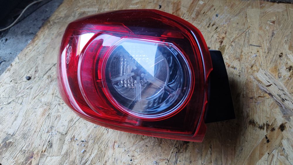 Фонарі мазда 3 2016 хетч.