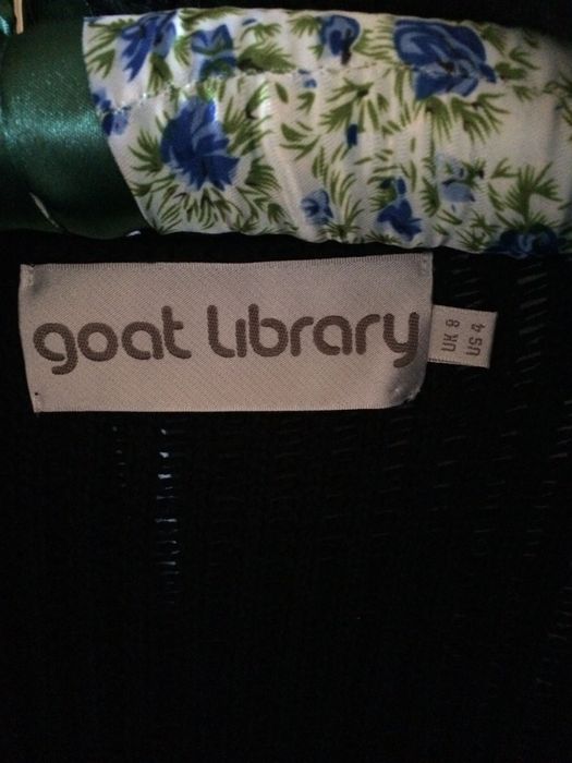 Sweterek/narzutka Goat Library w rozm. S