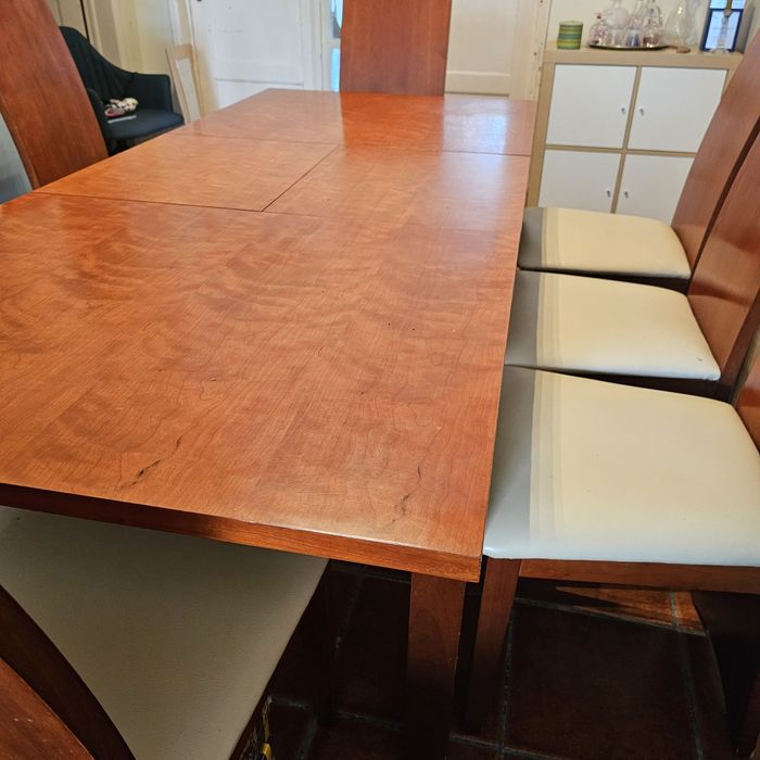 Mesa de jantar com 8 cadeiras