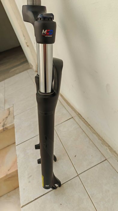 Suspensão Suntour XCM 30 para roda 29 como nova.