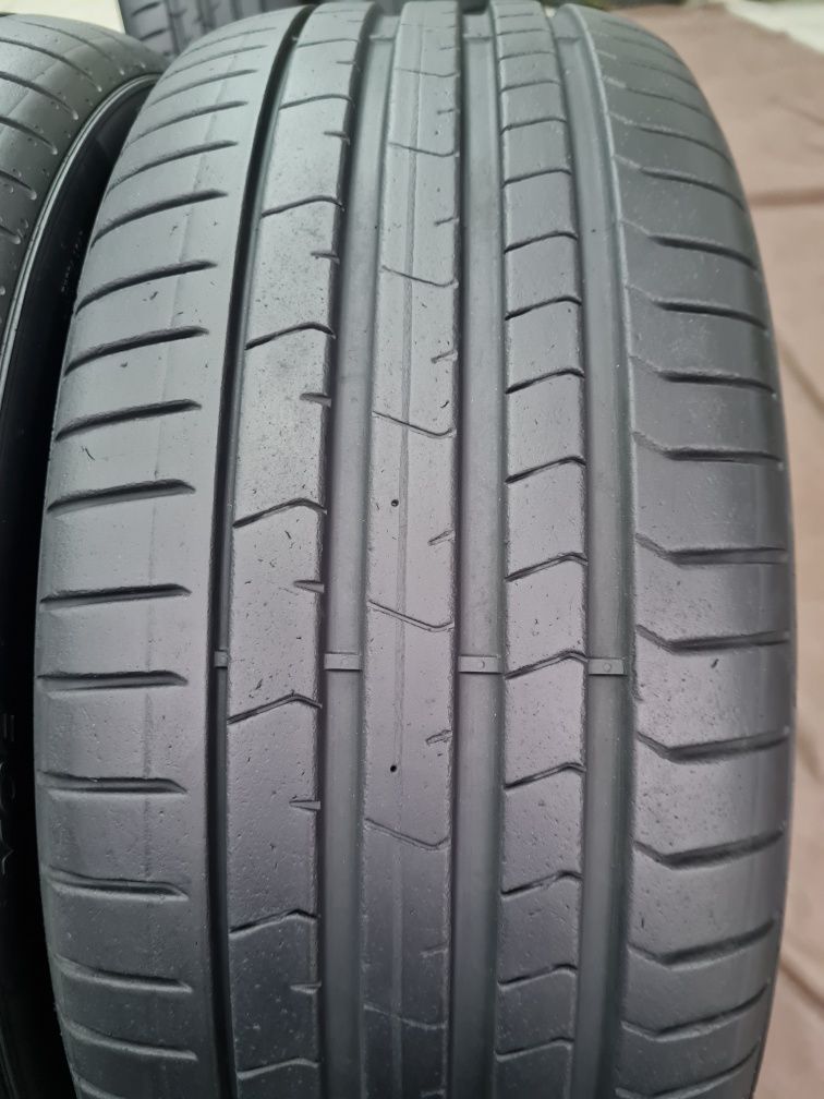 225/40R19 Pirelli P ZERO.