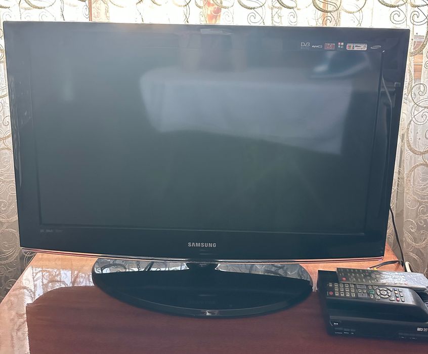 Телевизор Samsung LE32B450C4W Black