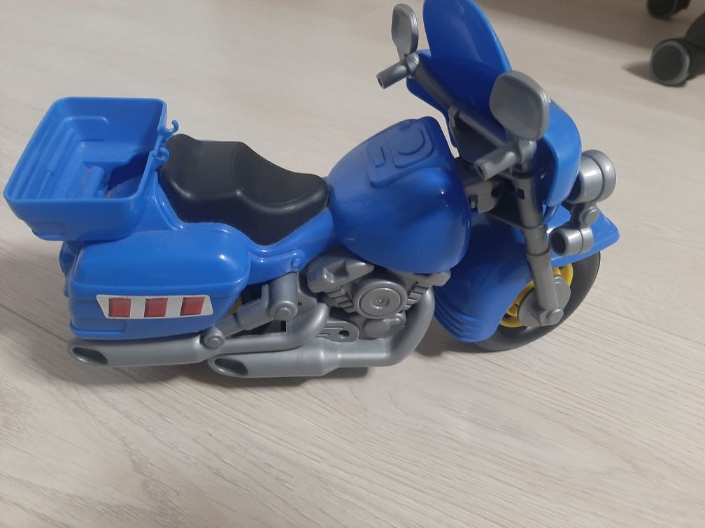 Синій мотоцикл, з підніжкою