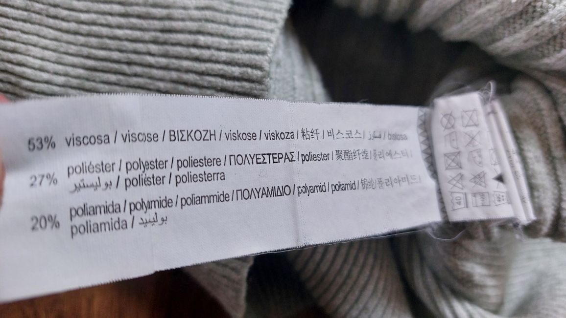 Zielony sweterek damski