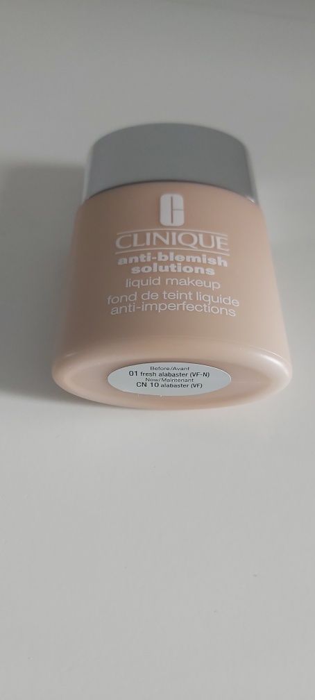 Clinigue anti-blemish solutions podkład alabaster CN 10