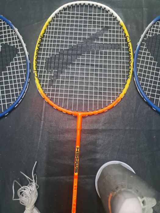 Conjuntos de Raquetes Badminton e Ofereço Raquete Slazenger...