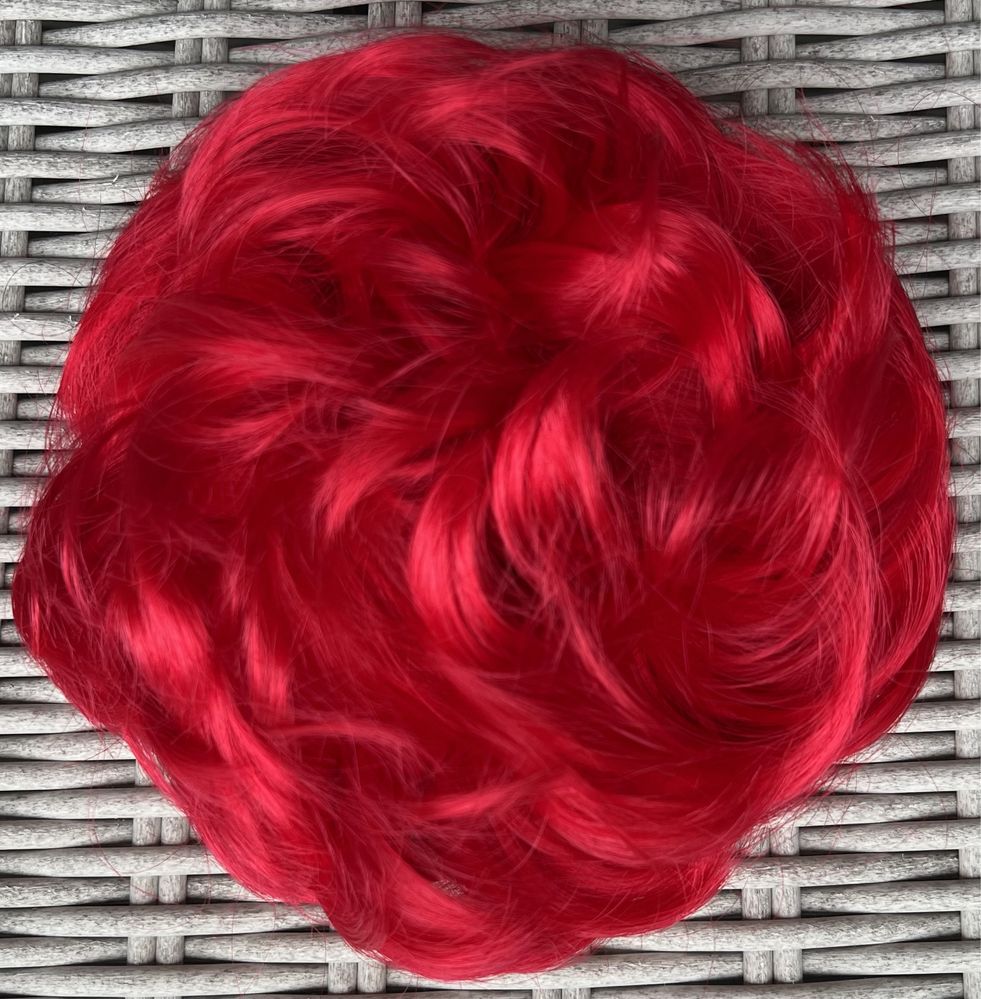 Włosy doczepiane, ostra czerwień, kok na gumce ( 633 )