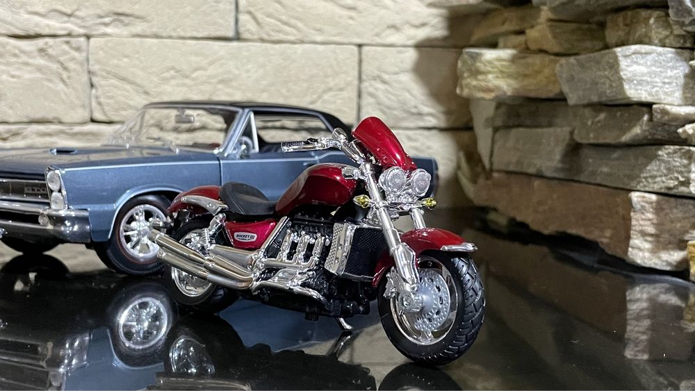 Мото TriumpH ROCKET 3 III 1:18 Bburago модель іграшка машинка мотоцикл