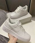 Damskie tenisówki Nike Air Force 1 '07 w rozmiarze 37