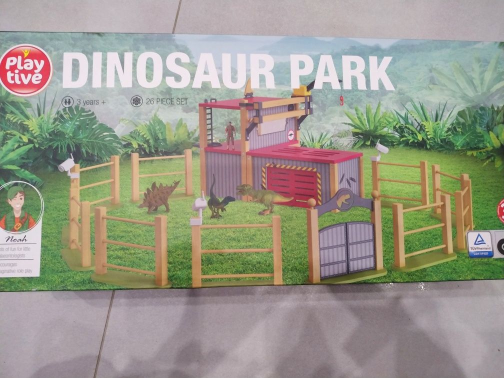 Drewniany Park dom dla dinozaurów + figurki