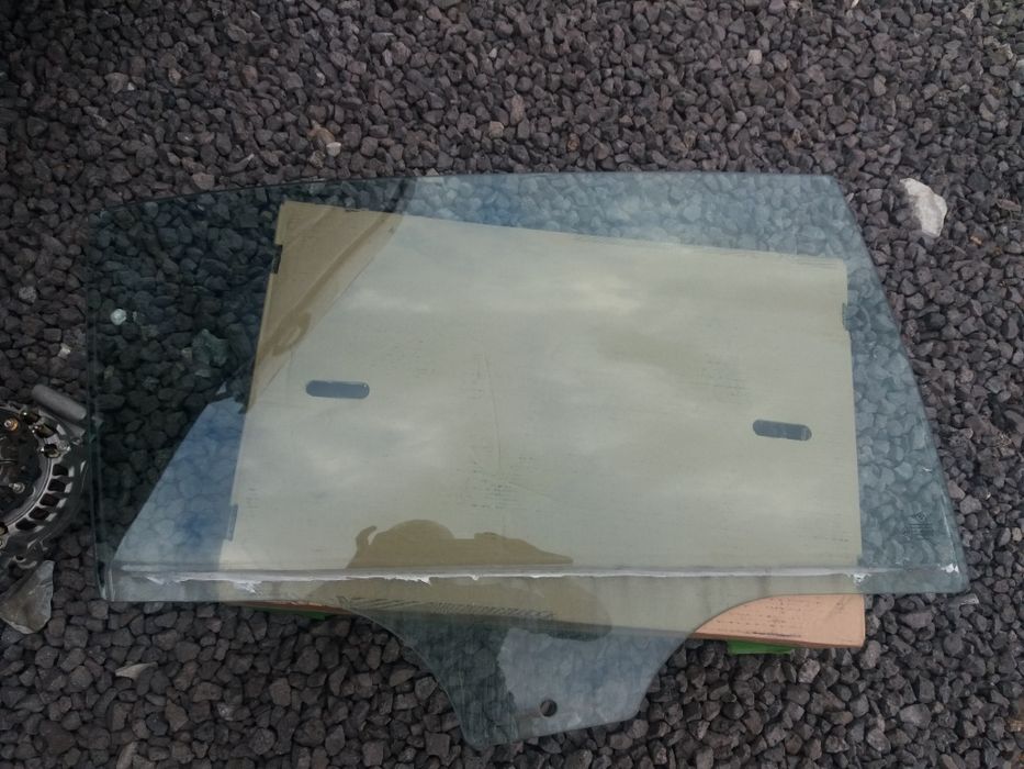 Szyba prawy tył bmw F02 Long Bmw 750 LI