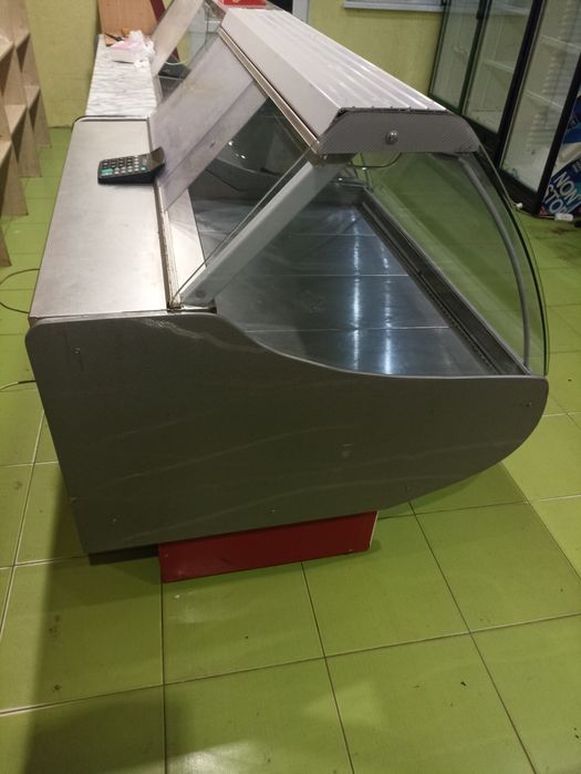 Холодильник ветрина в идеальном состоянии