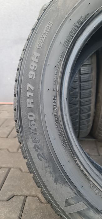 225/60/17 Kumho Winter