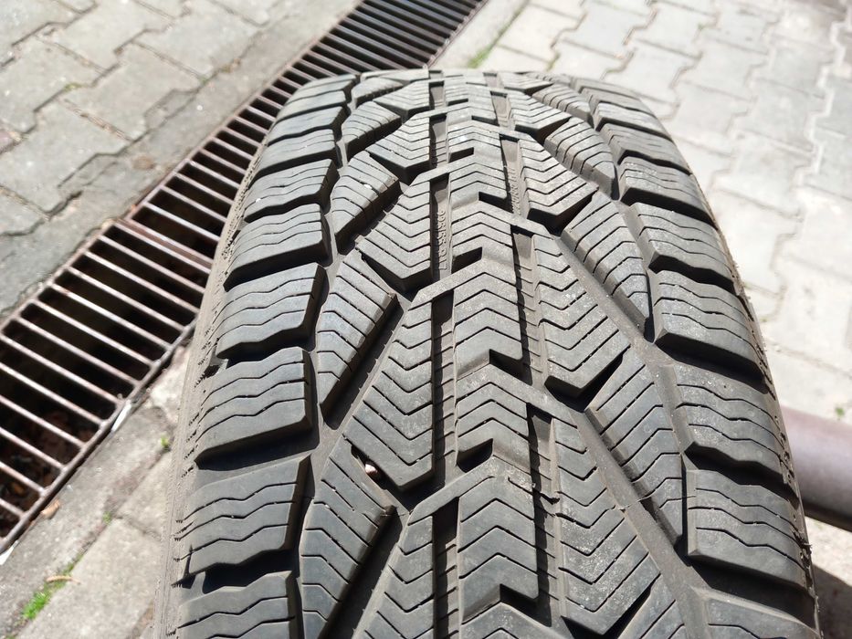 BMW F10/11 felgi 17" z oponami zimowymi