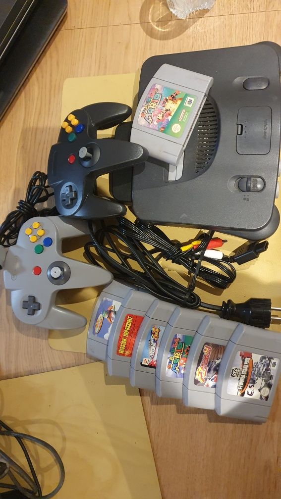 Nintendo 64, zestaw dwa pady, siedem gier