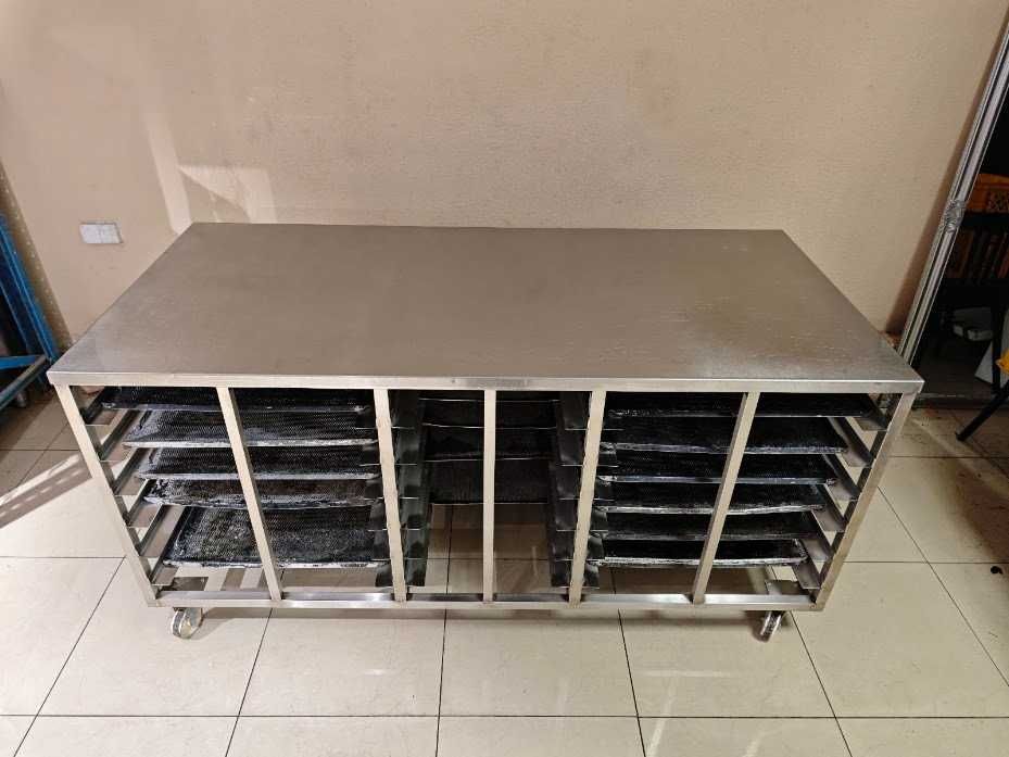 Stół roboczy nierdzewny 181x84x89 z prowadnicami na blachy 40x60