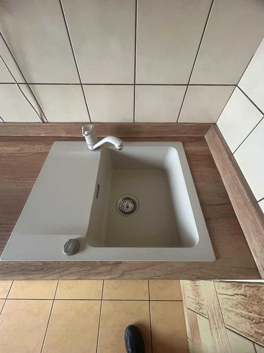 Meble do kuchni z wyposażeniem, drewniane fronty