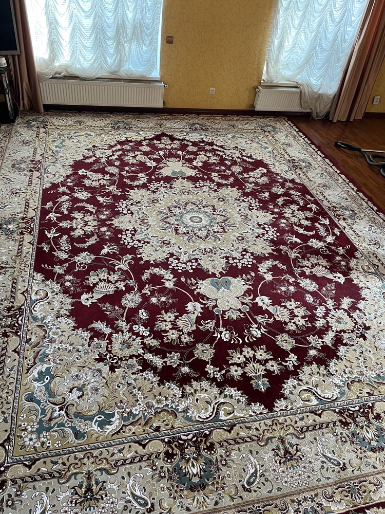 Ковер дорогий за бюджетні кошти