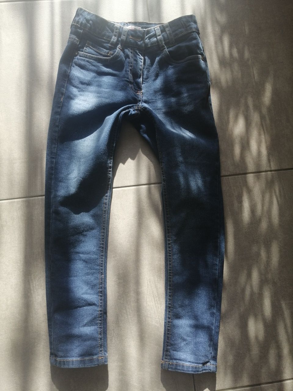 Nowe bez metki jeansy 134cm