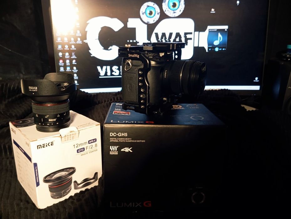 Lumix GH5 + Cage Small Rig + 2 lentes