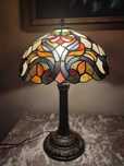 Duża lampa witrażowa, styl Tiffany, piękny wzór i kolory