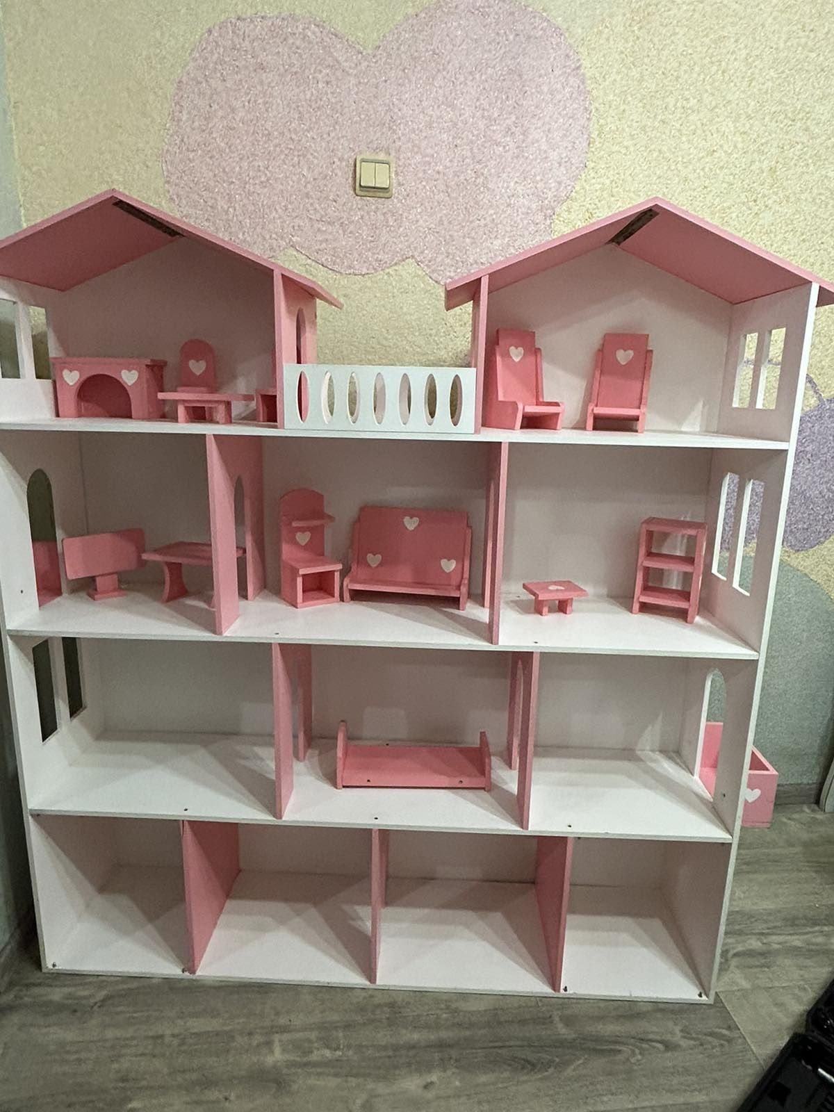 Ляльковий будиночок з меблями