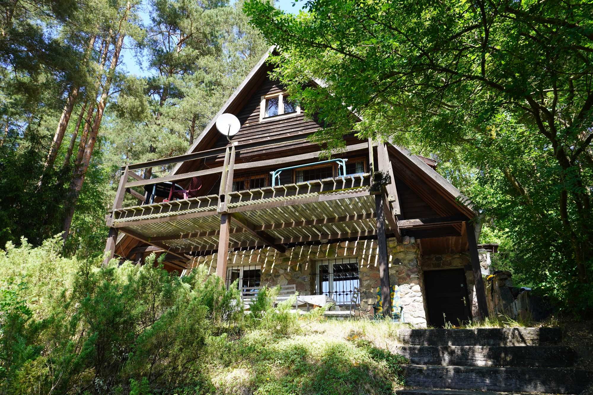 Domek nad jeziorem Mazury: pomost, własna linia brzegowa, łódka, garaż