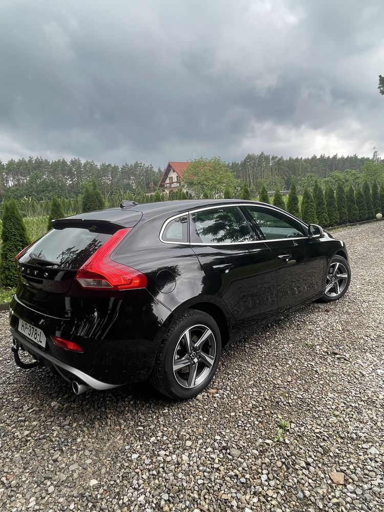 Volvo V40 2.0  D2 R-Design bi-xenon/skora/alcantara/nawi/alu ,polecam!