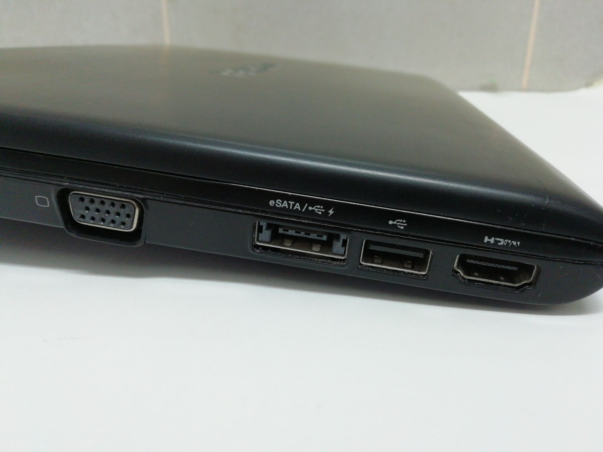 Toshiba protege R830