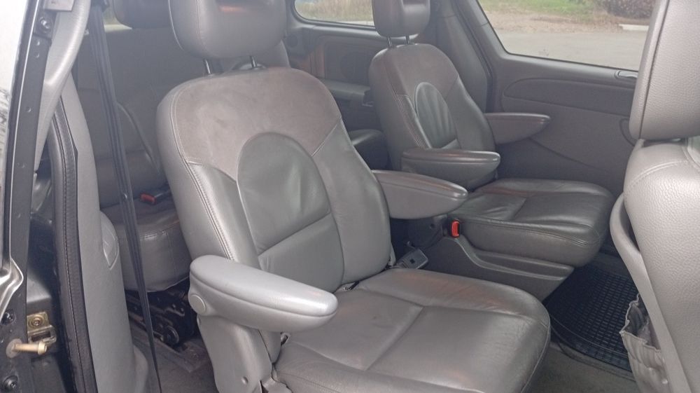 Продаю крайслер вояжер в хорошому стані.