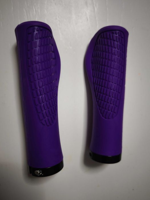 Gripy,uchwyty,rączki NN-PUR,kpl.L+P,1xALU,guma,133-22,hulajnoga,rower