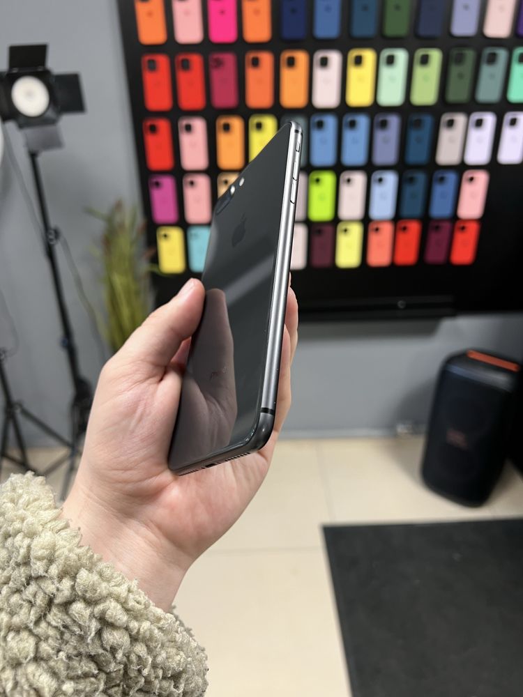iPhone 8 Plus 64GB Space Gray Neverlock